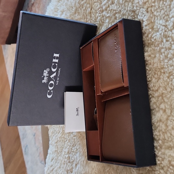 NWOT IOB Coach Men's Saddle Tan Wallet & Key Ring Boxed Set ๐๐ - Picture 15 of 16